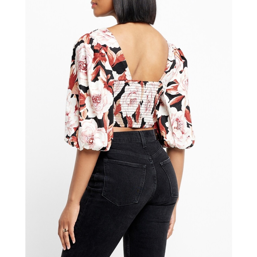 Express Floral Print Linen-Blend Ruched Cropped Top - Picture 3 of 13